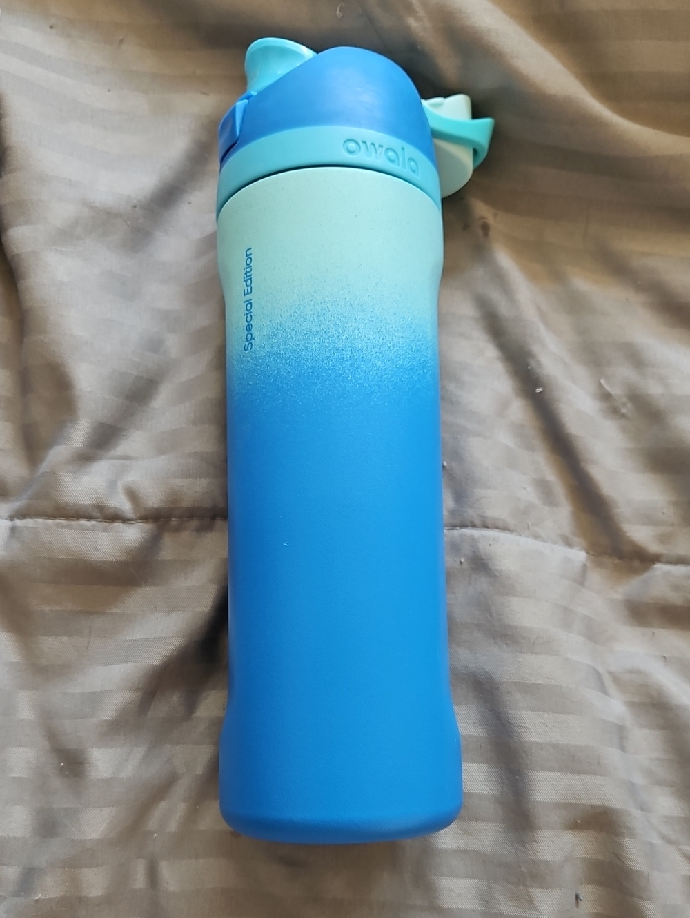 ✨ RARE Owala FreeSip 24oz Special Edition - Sky’s The Limit ✨